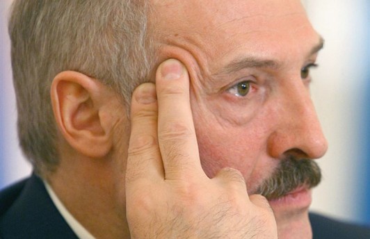 Лукашенко: мы же не щенки, чтобы нас за шиворот водить…