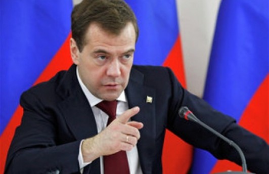 Медведев поручил Минздраву сделать запас лекарственных препаратов