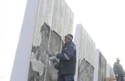 В Тюмени варварски уничтожили стелы с именами ветеранов ВОВ